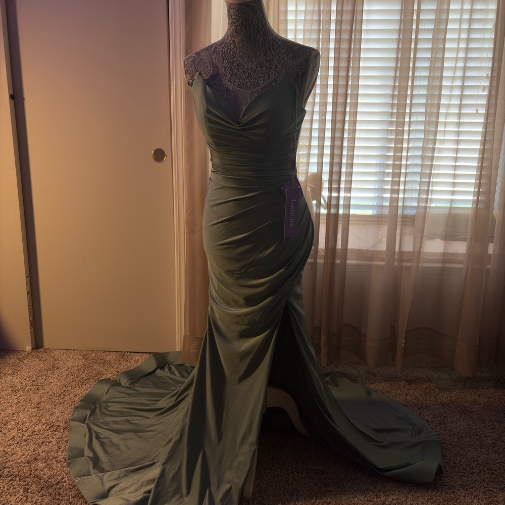 Elegant Sage Green Maxi Dress